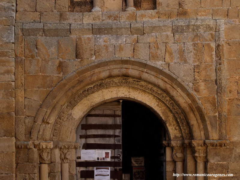 DETALLE DEL ALFIZ DE LA PORTADA